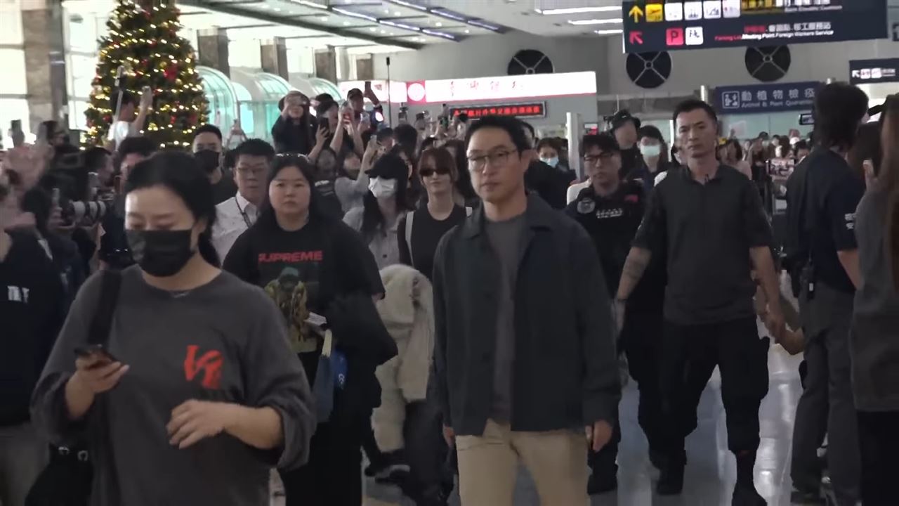 直擊／TWICE抵達高雄！7成員現身...