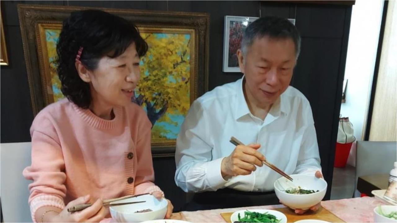 陳佩琪半夜慘摔瘀青！責怪：柯文哲腳鐐充電線害的