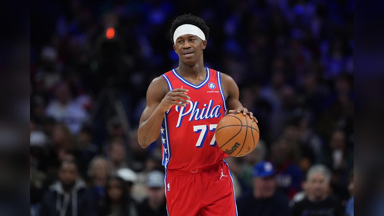 20歲探花菜鳥這灌籃有點猛！「單手隔扣2+1」板凳隊友嗨過頭坐不住