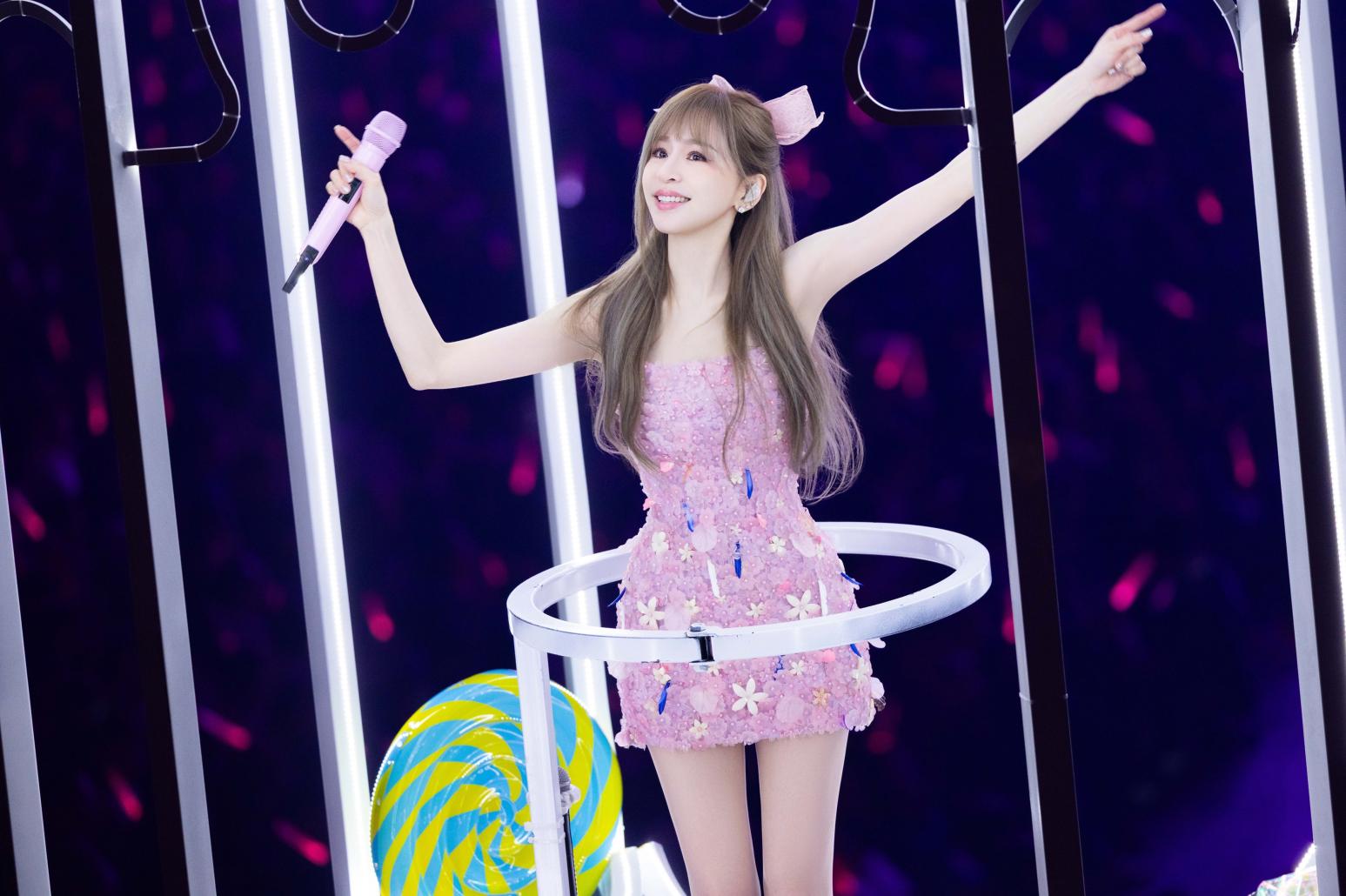 王心凌小巨蛋飛天機關修好了！　被叫「甜心教母」反應曝光