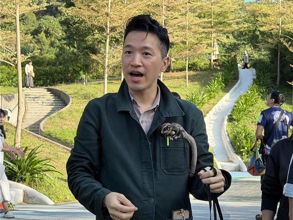 王世堅挺參選桃市長 何志偉感謝：我一...