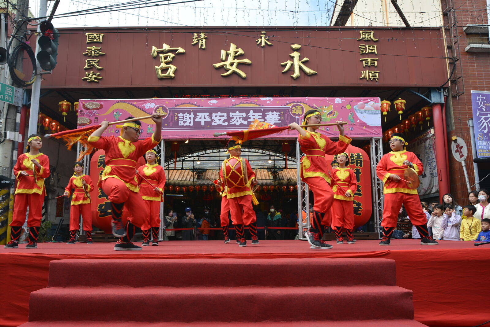 永靖謝平安家年華登場　千人搓湯圓熱鬧迎福、永安宮擲筊拿iPhone 17