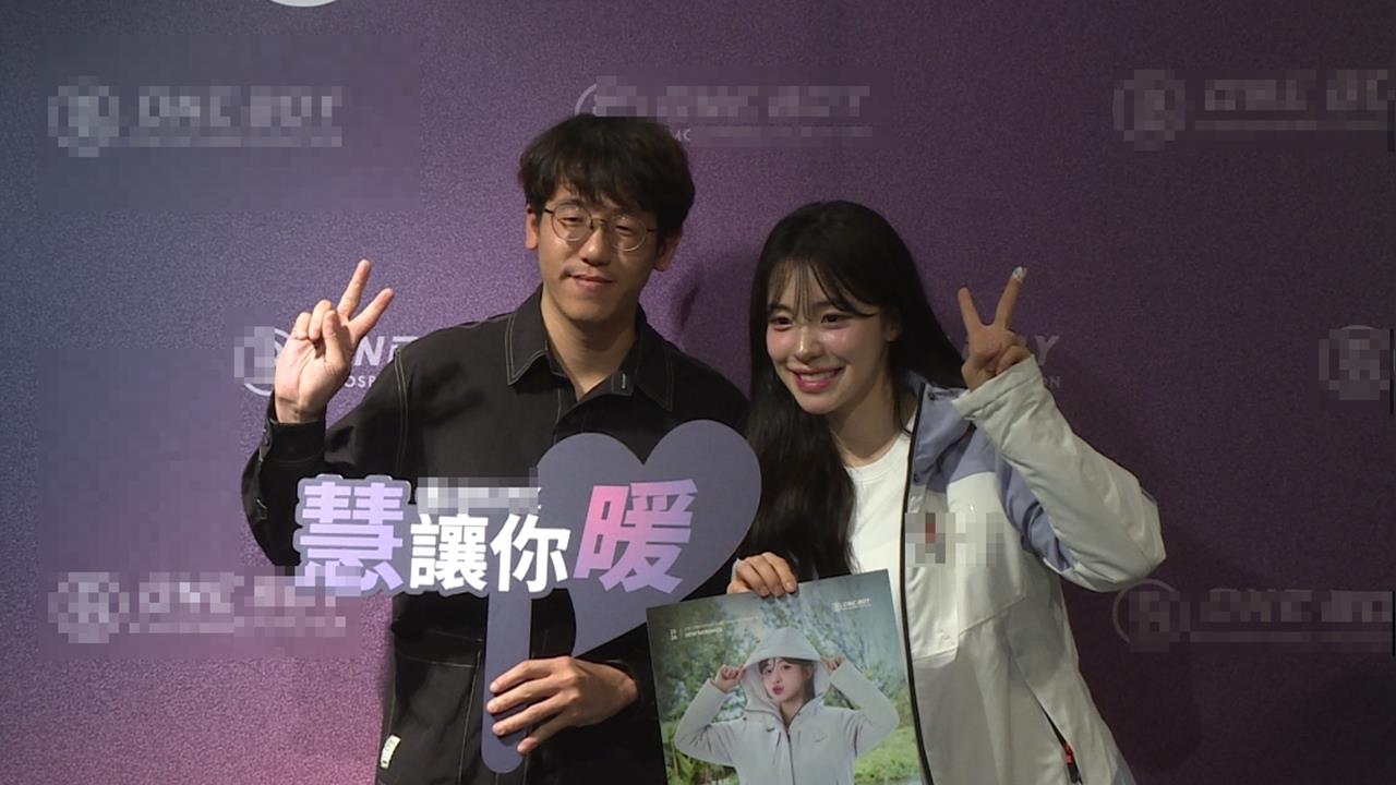 啦啦隊女神李多慧一日店長　粉絲擠爆品...