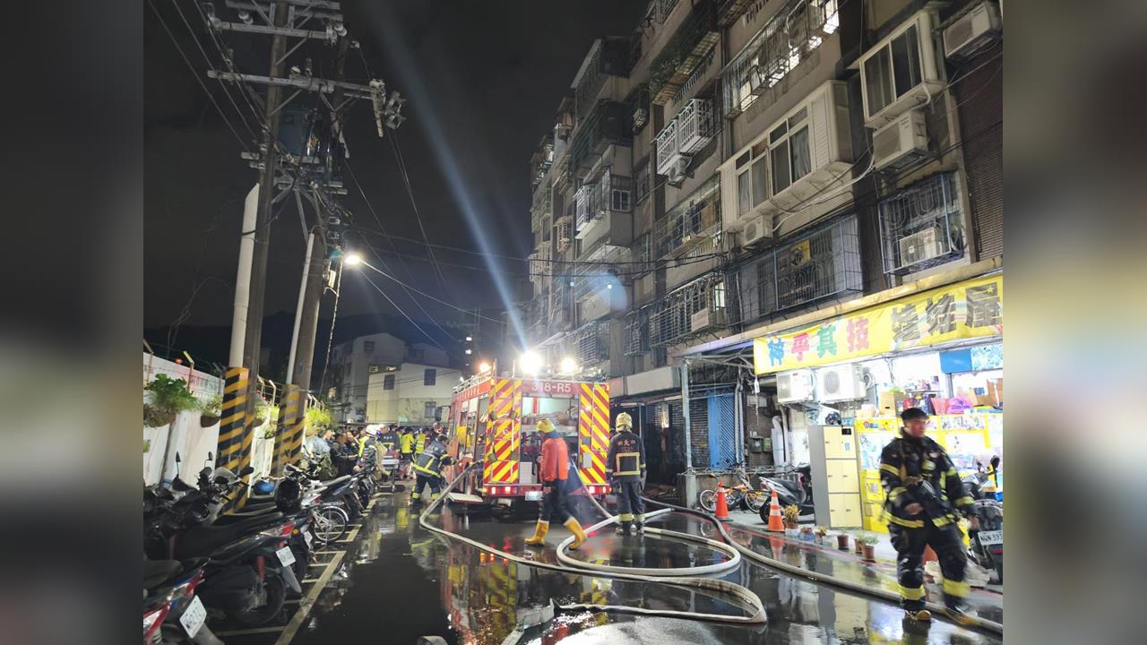 最新／新北泰山公寓竄火舌！多名住戶受...