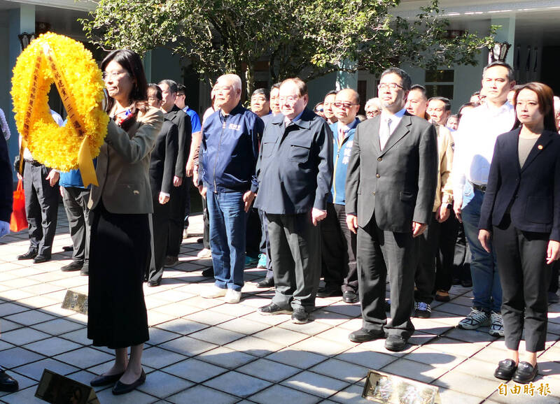 鄭麗文率黨工赴大溪謁陵 批民進黨破壞民主