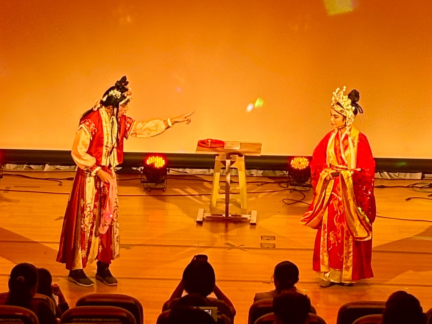 臺北大學越籍生唱歌仔戲 　為校園帶來...