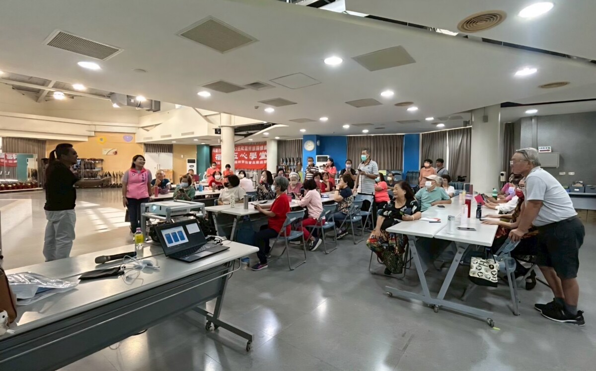 樂齡長輩變身手機攝影高手　鳳信有線電...