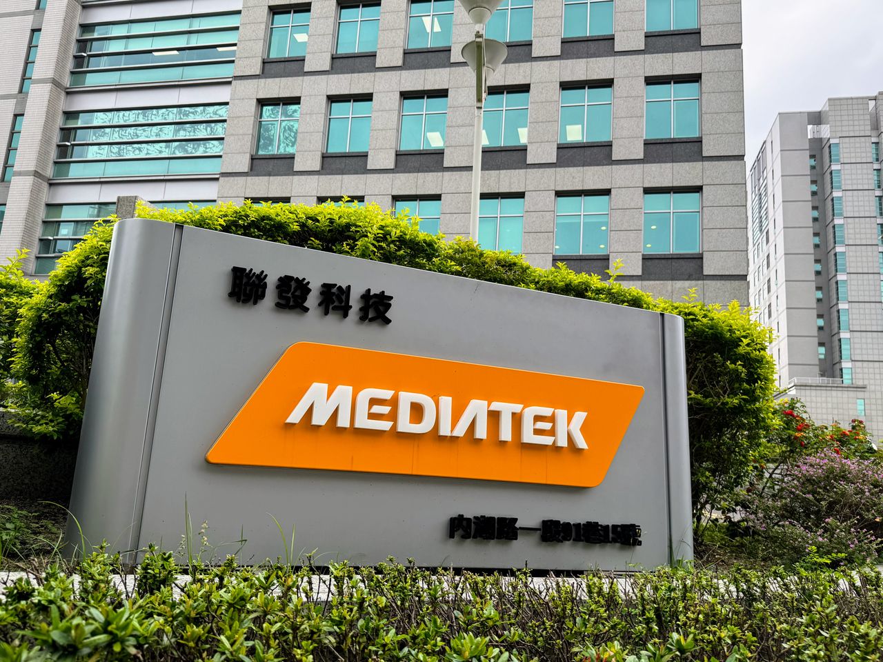 聯發科攜Starlink展示衛星緊急...