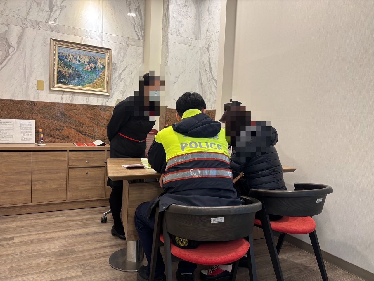 假老公甜喊老婆！資深女導遊信了　被盜...