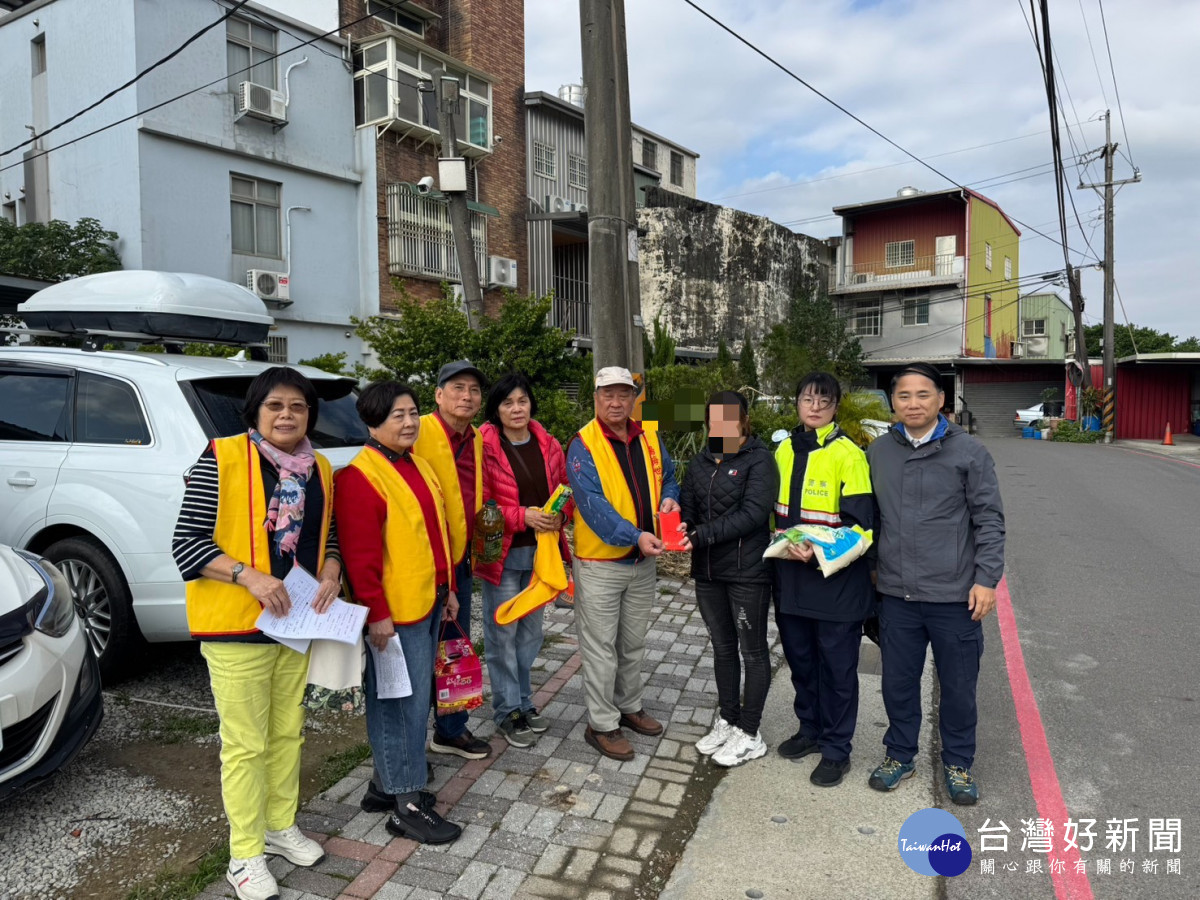 楊梅警偕慈善團體　助弱勢家庭度難關