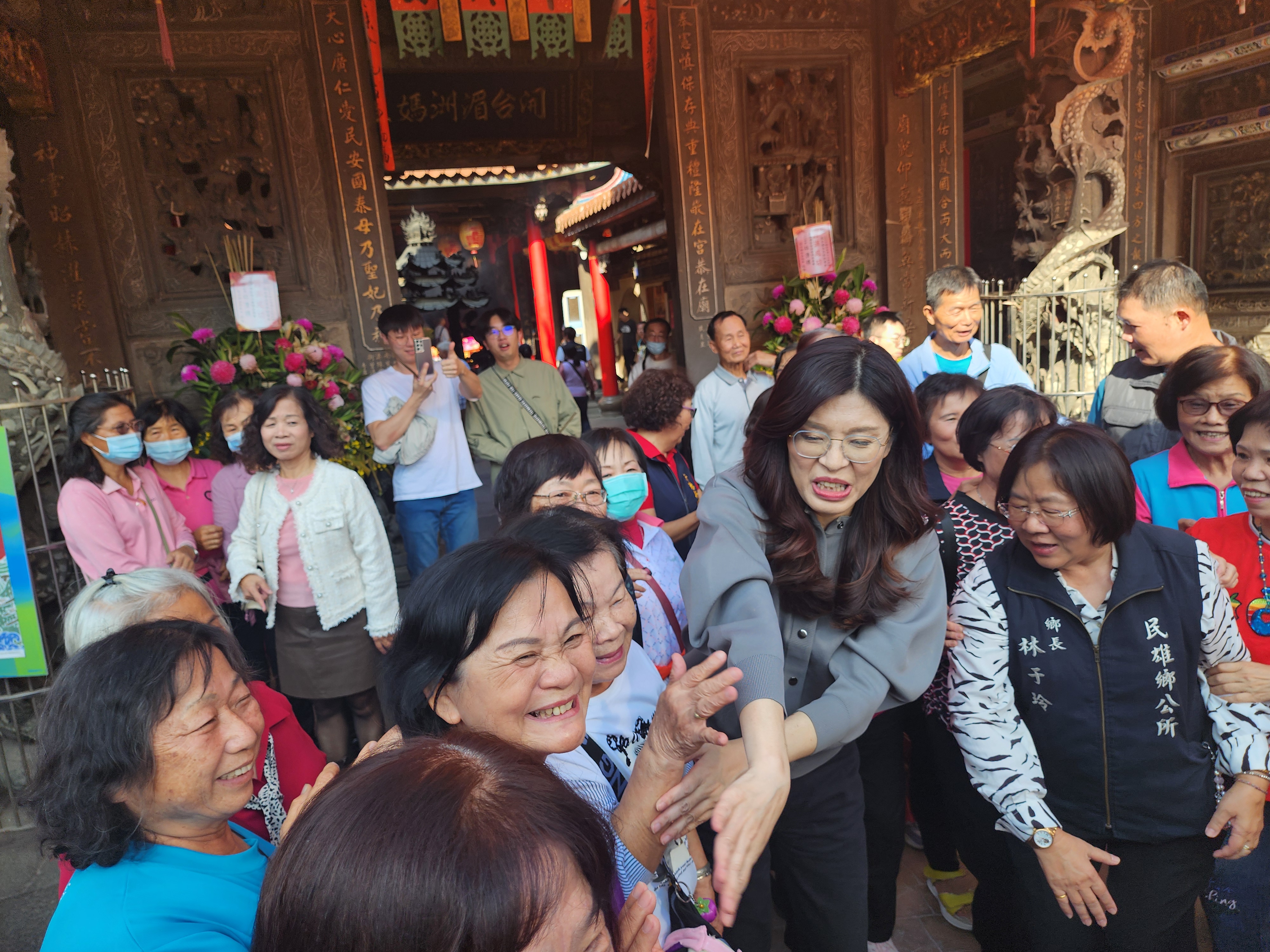 鄭麗文嘉義參香受熱烈簇擁 未鬆口縣市...