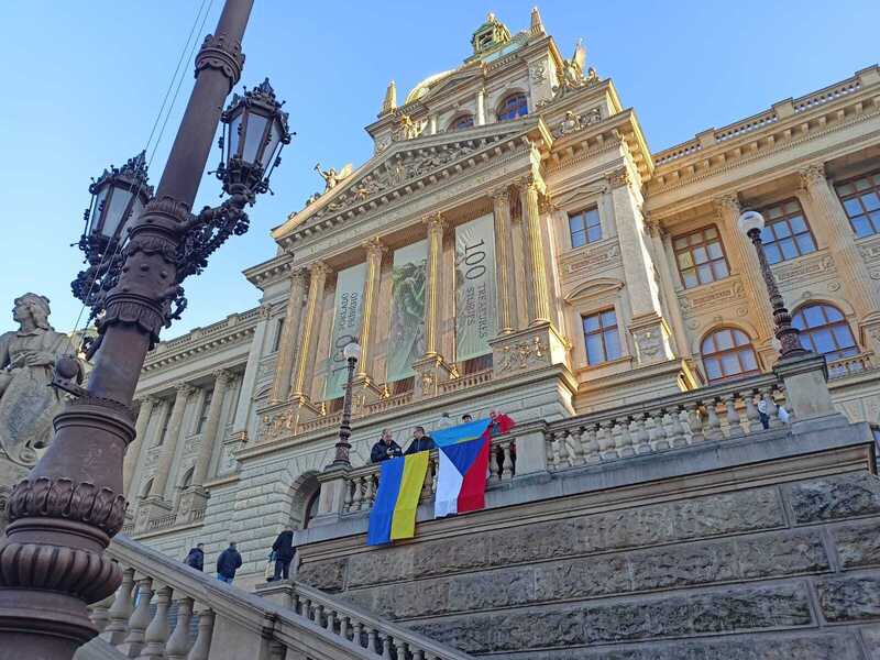 民眾抗議捷克國家博物館　要求掛回烏克...