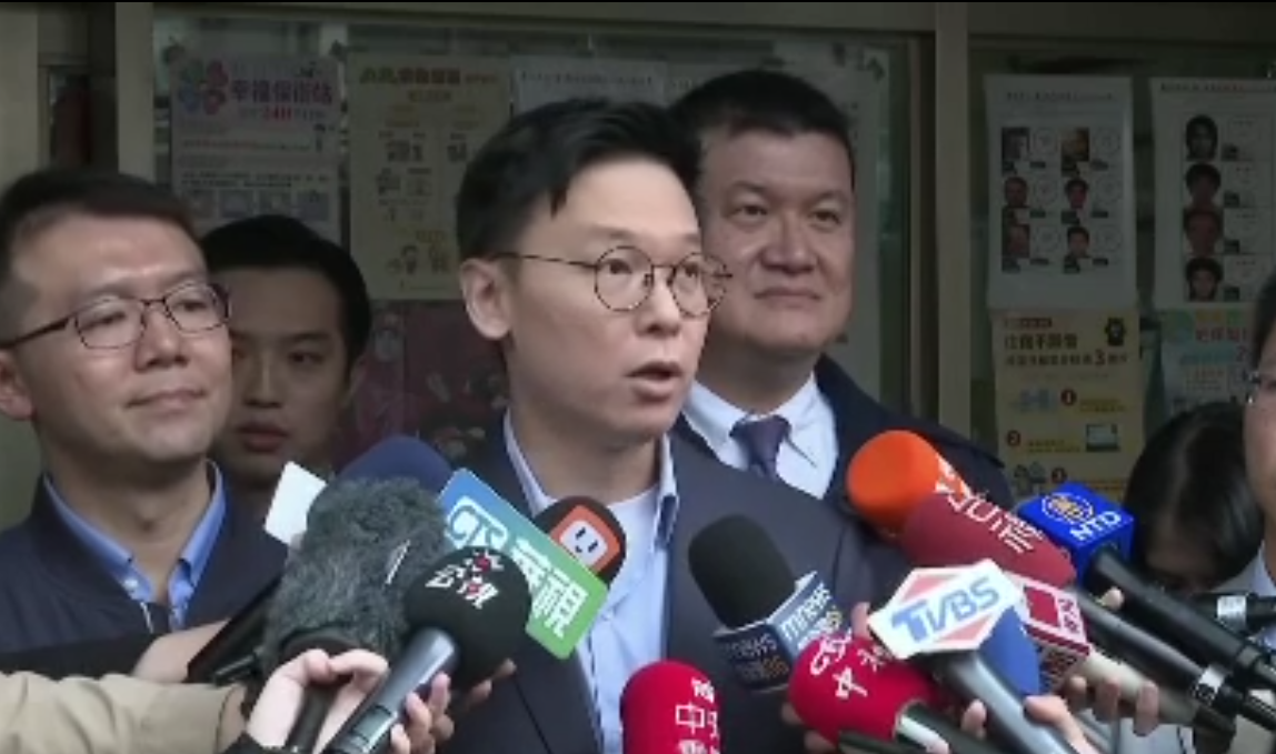 普發《全民安全指引》被直接丟廢紙回收？林飛帆親上火線反擊李明璇、謝寒冰