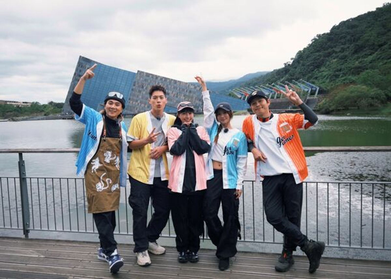 峮峮告別《飢餓遊戲》畢業旅行重回起點　眾人不捨落淚