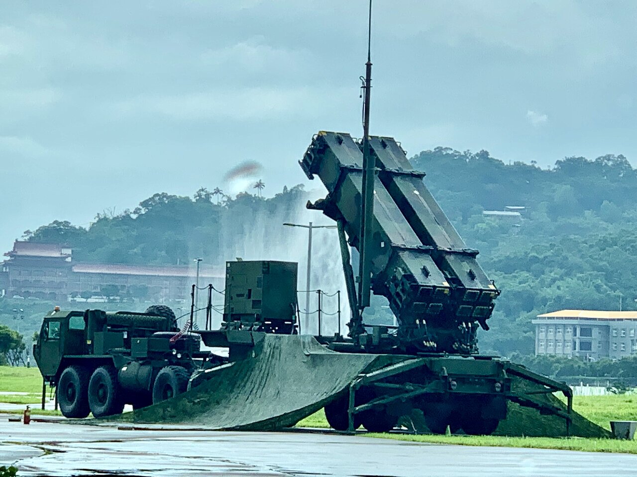 藍版軍購罰則入法 專家示警：恐難成案