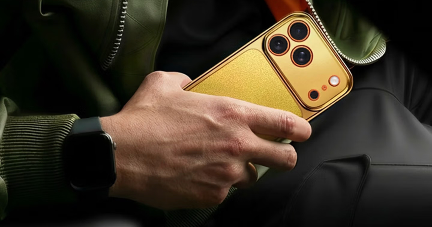 手機殼貴過手機都有人買？京東推 Au99.99 足金 iPhone 17 Pro Max 殼，到底是殼保護機，還是機保護金？