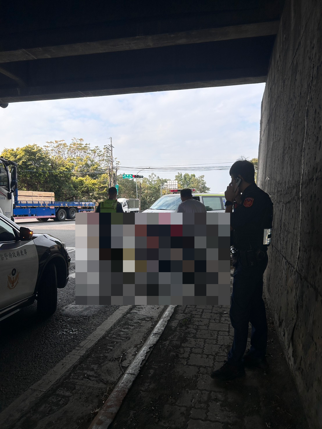 屏東高屏大橋下涵洞嚴重車禍　騎士1死...