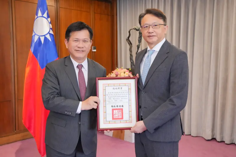 代總統頒發續聘書！林佳龍授證APEC...