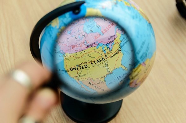 伊朗裔記者要曼達尼住嘴：別再跟我們說教什麼是和平