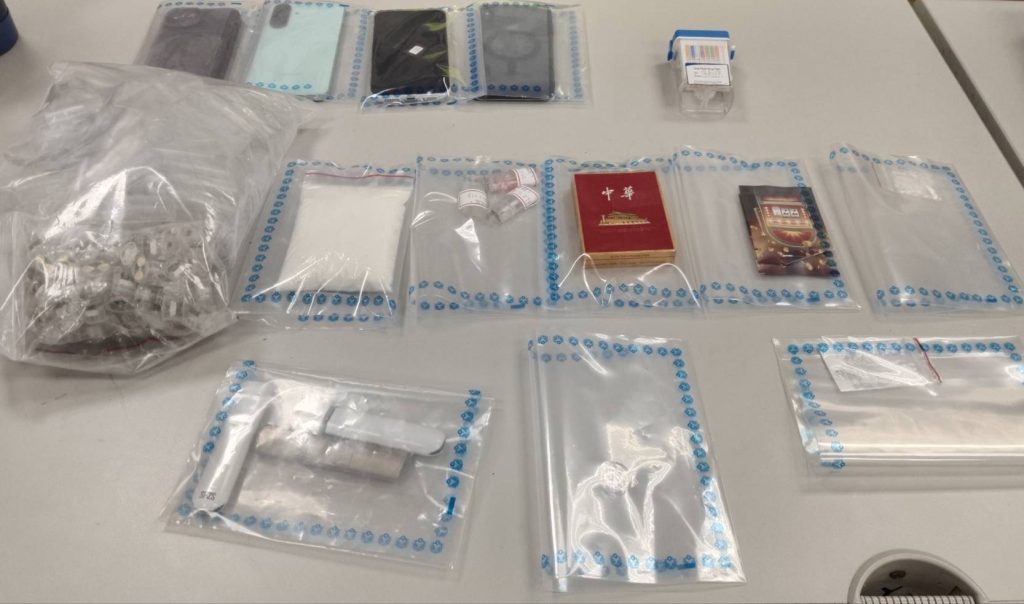煙彈藏外套露餡難逃法眼 新莊警路檢查獲母子持毒兼涉毒駕