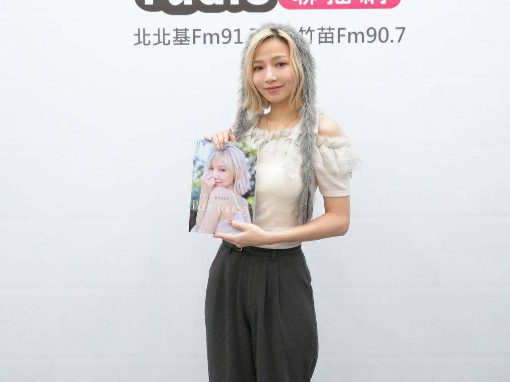 寶兒寫真火辣 展露健美線條