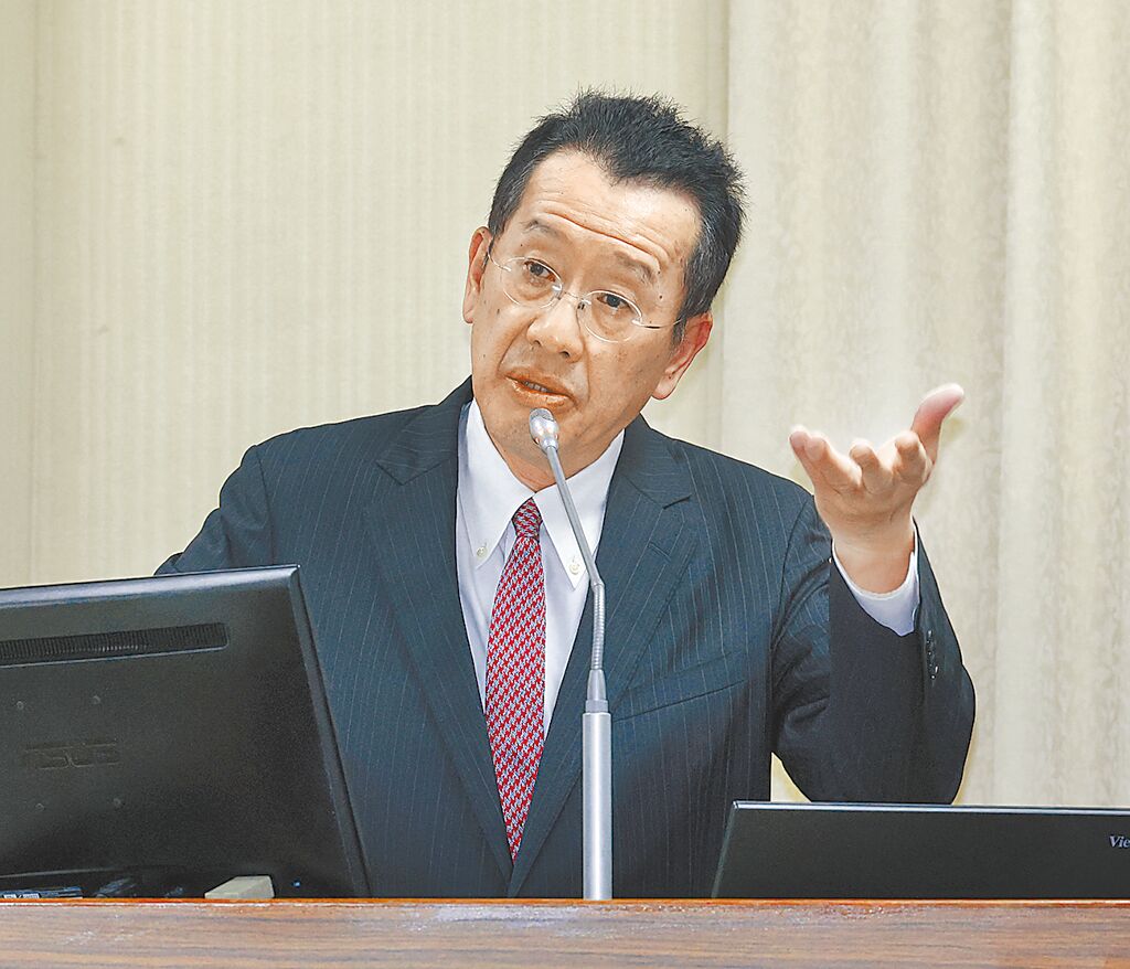 徐巧芯爆軍中雇員「薪水低於政院低標」證據曝光 顧立雄吐1句