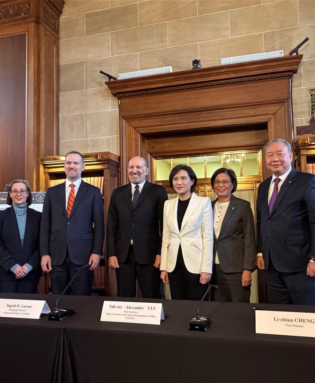 鄭麗君：MOU無2500億元美金投資時間表 企業自主規劃為原則