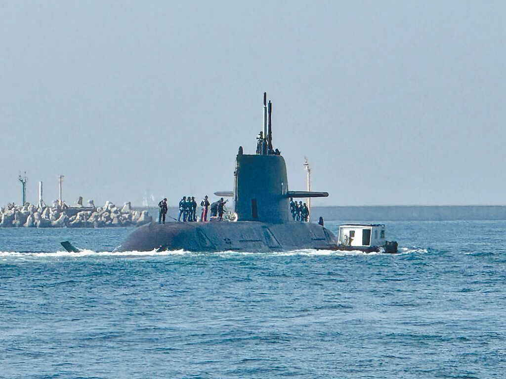 海鯤號下潛50米達標 作家提台海地形限制：不如深耕慧龍無人潛艦