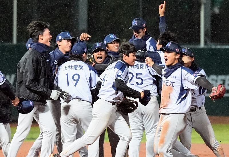 大專棒球聯賽鏖戰逾4小時　北市大闖入冠軍戰 (圖)