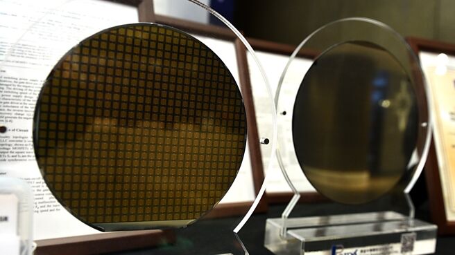 面板供應鏈轉型有成 大啖半導體材料紅利