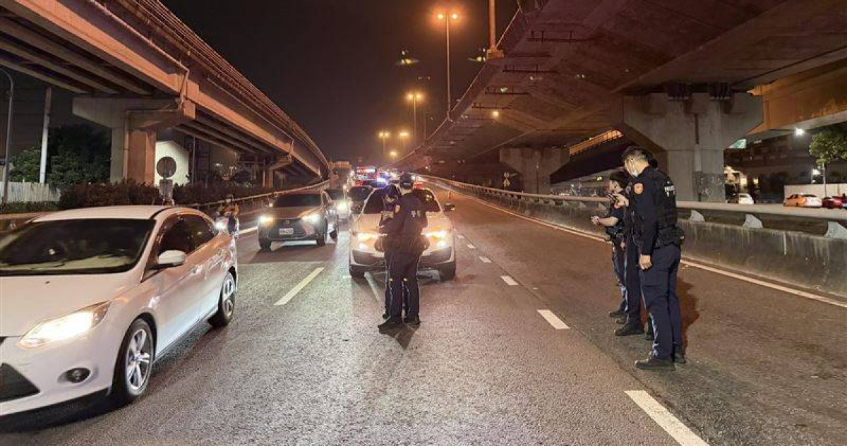 高雄街頭槍響！拒檢衝撞警車遭「連開15槍」　嫌犯逃逸5小時後落網