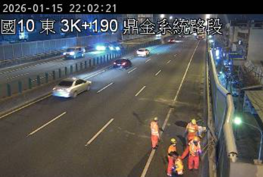 國道10號東向拖車翻覆占道　夜間交通...
