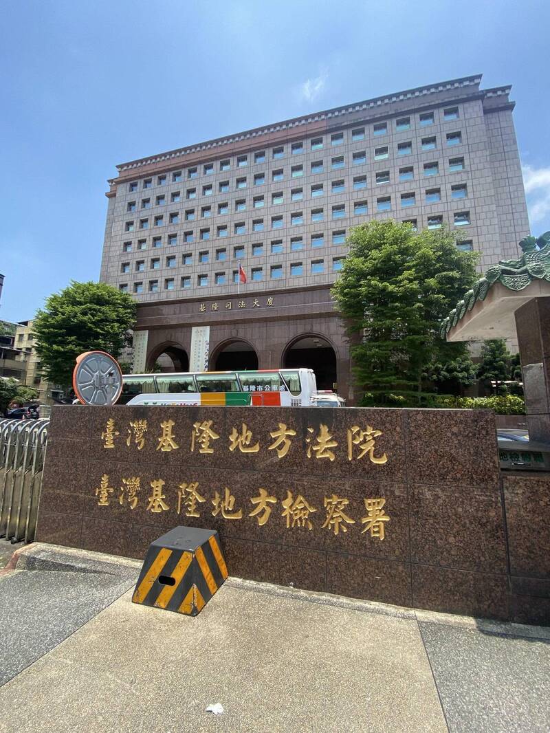 尾隨男網紅進男廁偷拍如廁影像 瘋狂女粉絲遭起訴