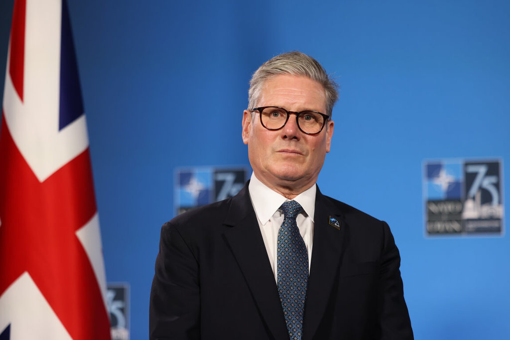 斯塔默訪中前夕遭爆料! 中國「鹽颱風」行動駭入唐寧街高官手機長達4年