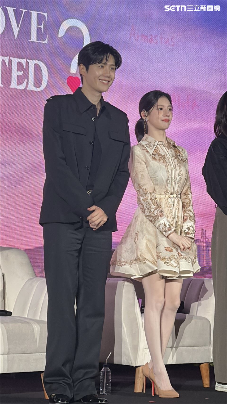 跨海直擊／金宣虎又暖心救場！高允貞回答被阻止　一說原因全笑了