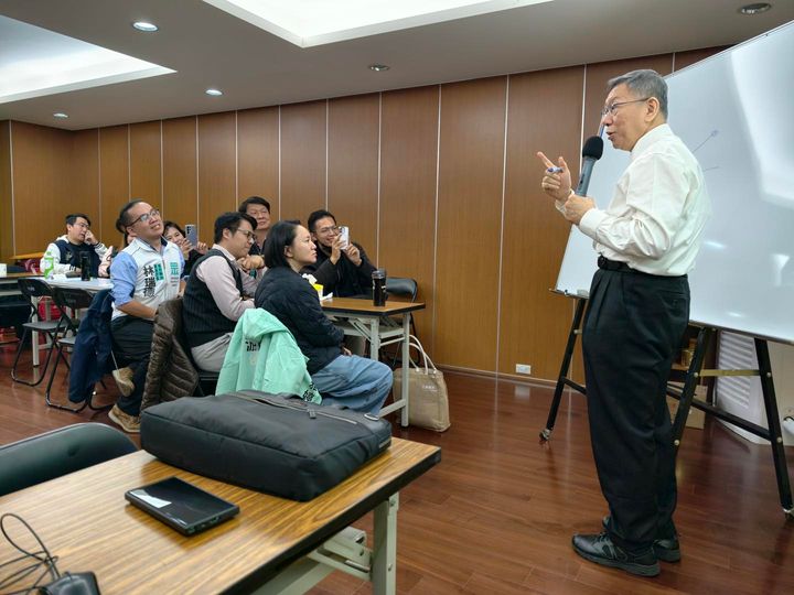 柯文哲親赴新竹黨部督軍 力拚2026...