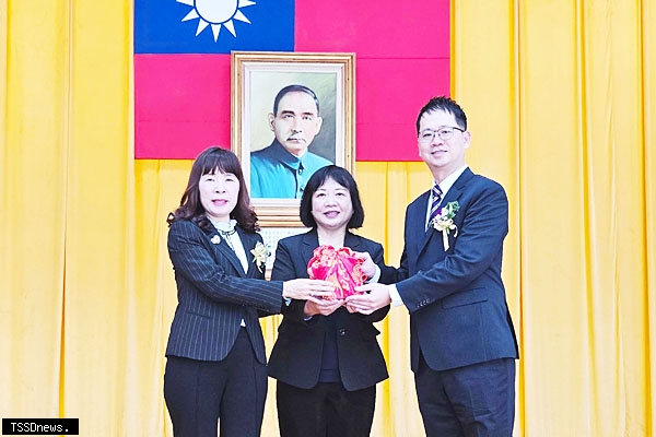 吳振斌接苗栗郵局長