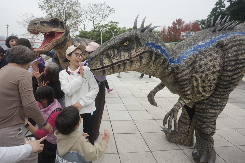 台北關渡恐龍樂園開幕前夕（3） (圖)