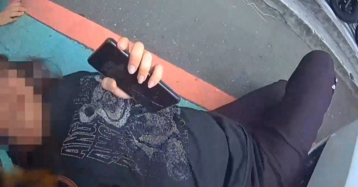 獨家／不准抓他！女子心疼男友毒駕遭逮 護愛拉扯警遭壓制